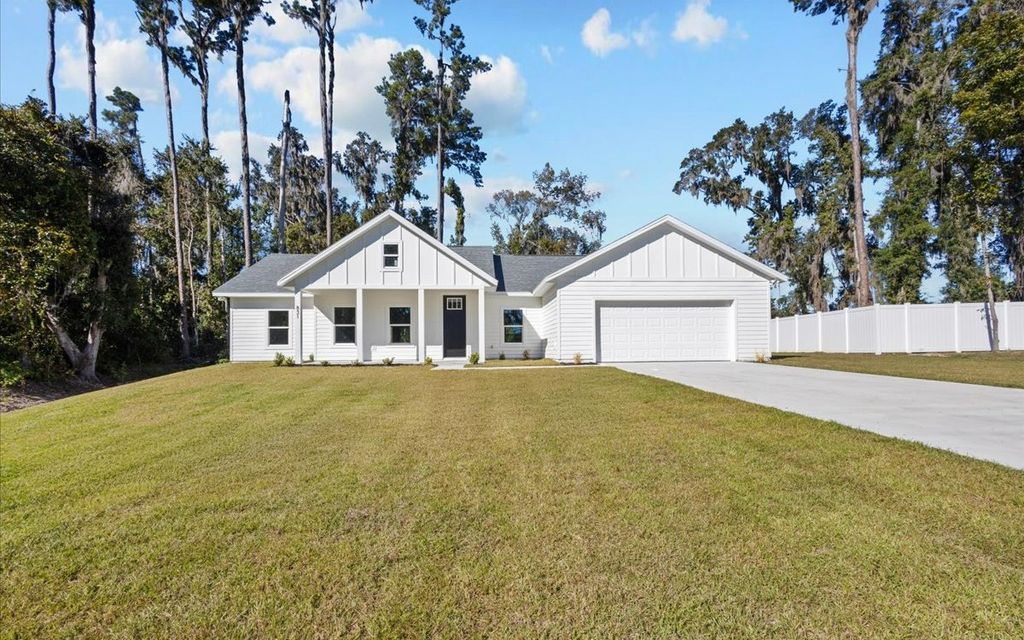 Photo of 831 SE Evergreen Drive, Lake City, FL 32025 (MLS # 129150)
