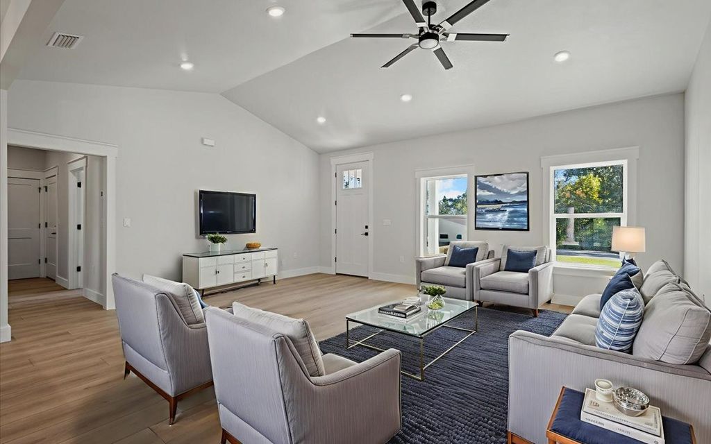 Photo of 831 SE Evergreen Drive, Lake City, FL 32025 (MLS # 129150)