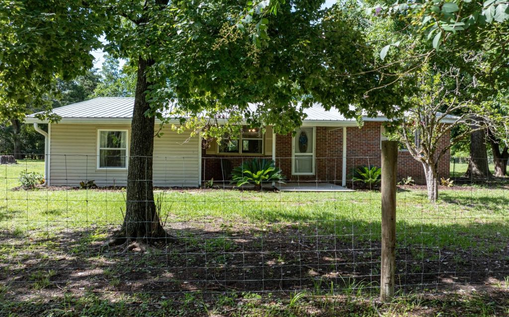 Photo of 15518 192nd St, OBrien, FL 32071 (MLS # 127779)