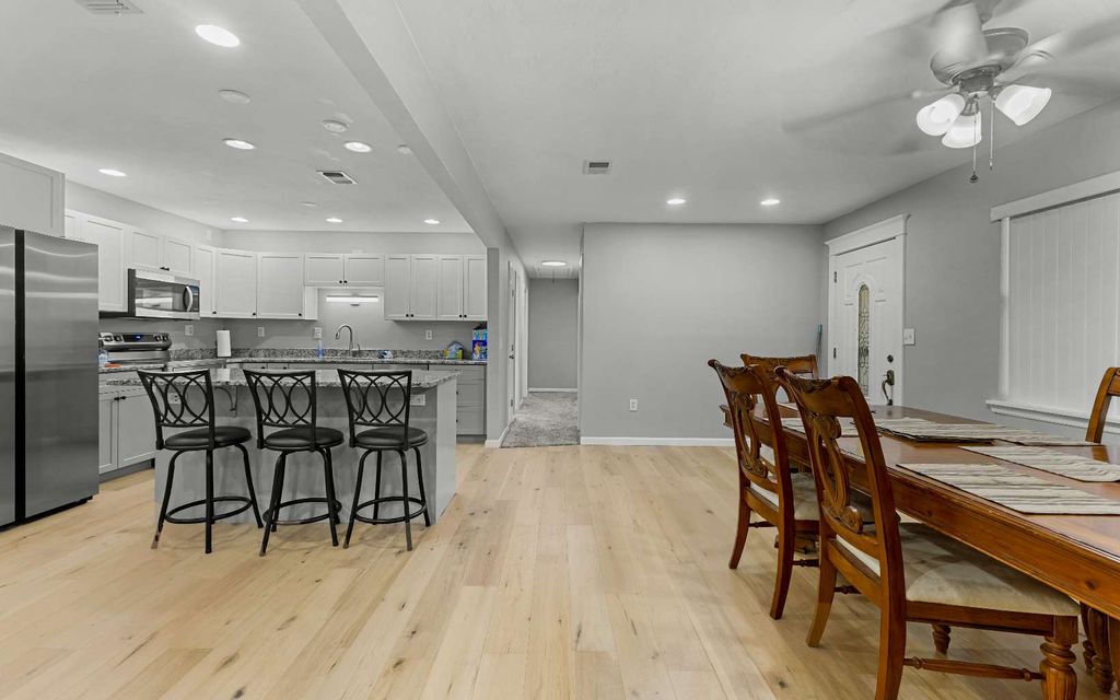 Photo of 1185 SW Upchurch Ave, Lake City, FL 32024 (MLS # 128516)