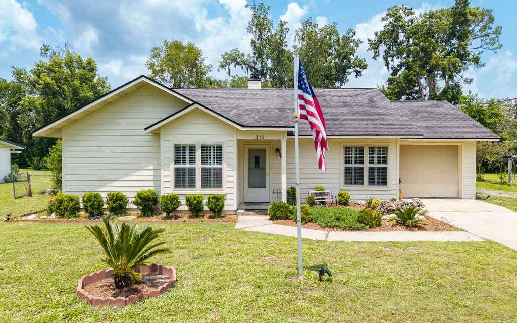 Photo of 315 Beverly Street, Live Oak, FL 32064 (MLS # 132428)
