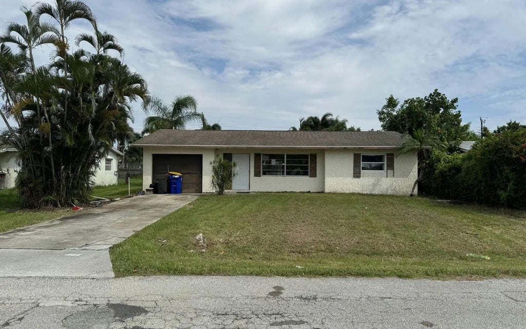 Photo of 2427 SE Harrison St, Other, FL 34997 (MLS # 131947)