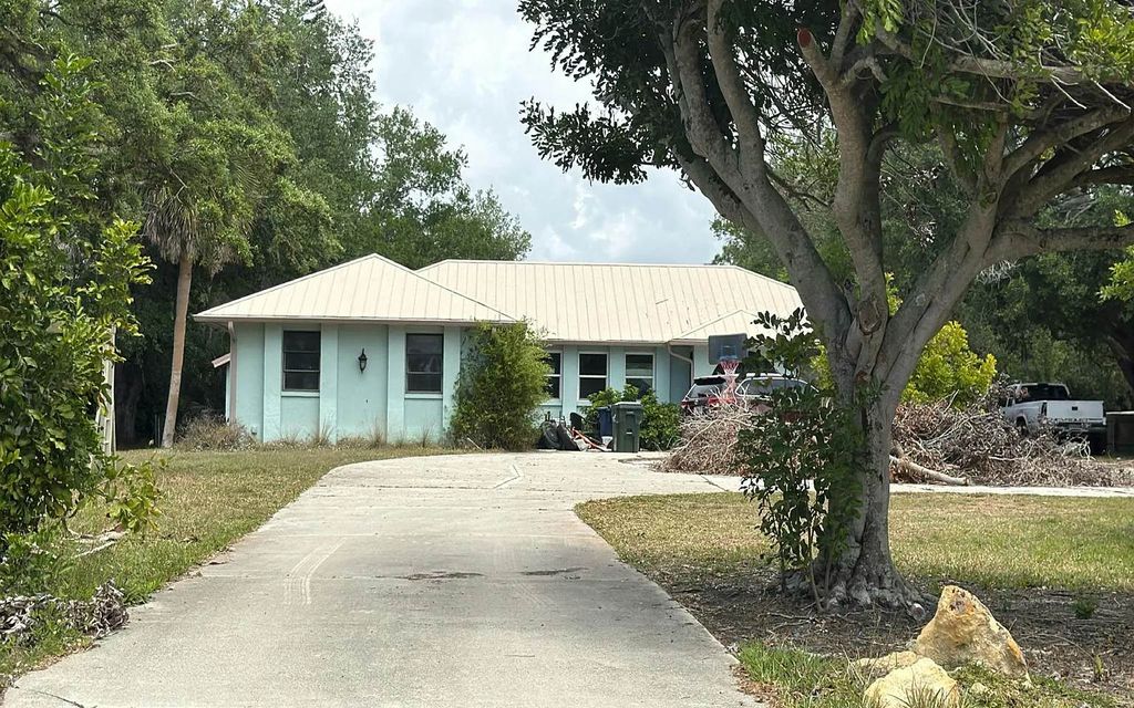 Photo of 671 Suffolk Cir, Other, FL 34275 (MLS # 131210)