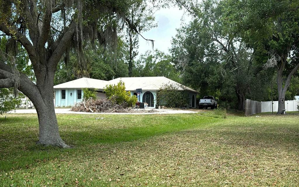 Photo of 671 Suffolk Cir, Other, FL 34275 (MLS # 131210)