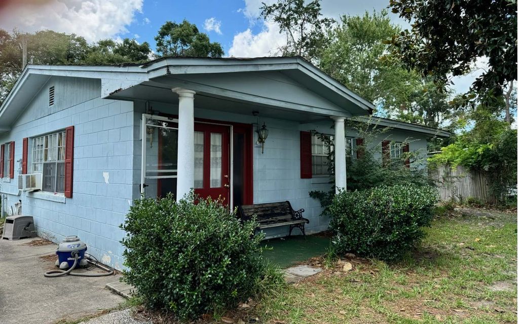 Photo of 1402 Longleaf Drive, Live Oak, FL 32064 (MLS # 125975)