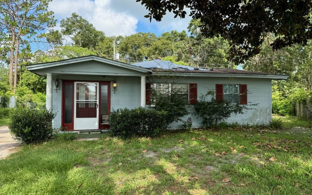 Photo of 1402 Longleaf Drive, Live Oak, FL 32064 (MLS # 125975)