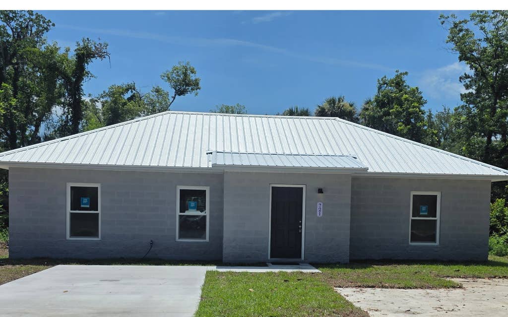 Photo of 721 SW Scriven Ave, Live Oak, FL 32064 (MLS # 130753)