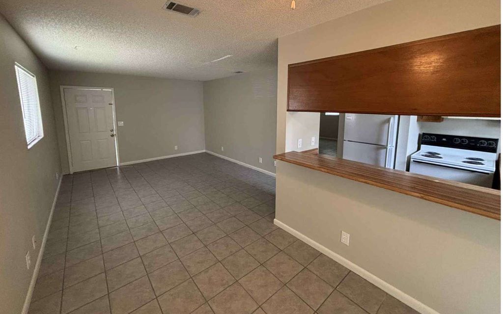 Photo of 3875 NW Huntsboro Apt 101 St, Lake City, FL 32055 (MLS # 127631)