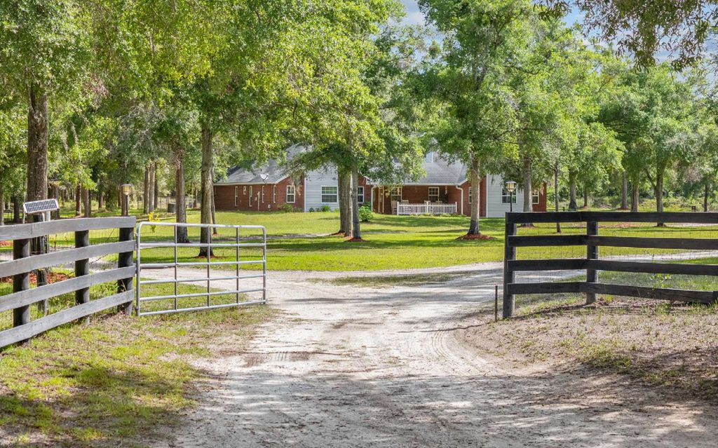 Photo of 1827 SW Shiloh St, Fort White, FL 32038 (MLS # 127377)
