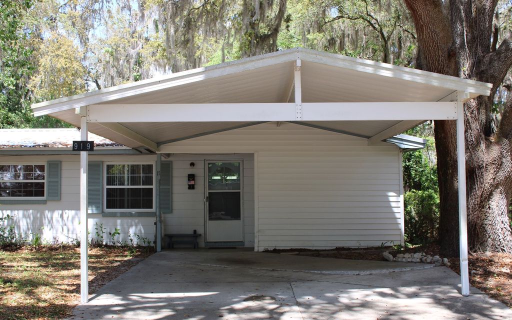 Photo of 919 NW Indian Shore Dr, Lake City, FL 32055 (MLS # 131076)