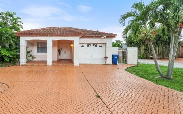 8155 NW 201ST ST, HIALEAH, FL 33015 - Image fdfd7f45bdebc1ee66c8585c1579d811/2241720694