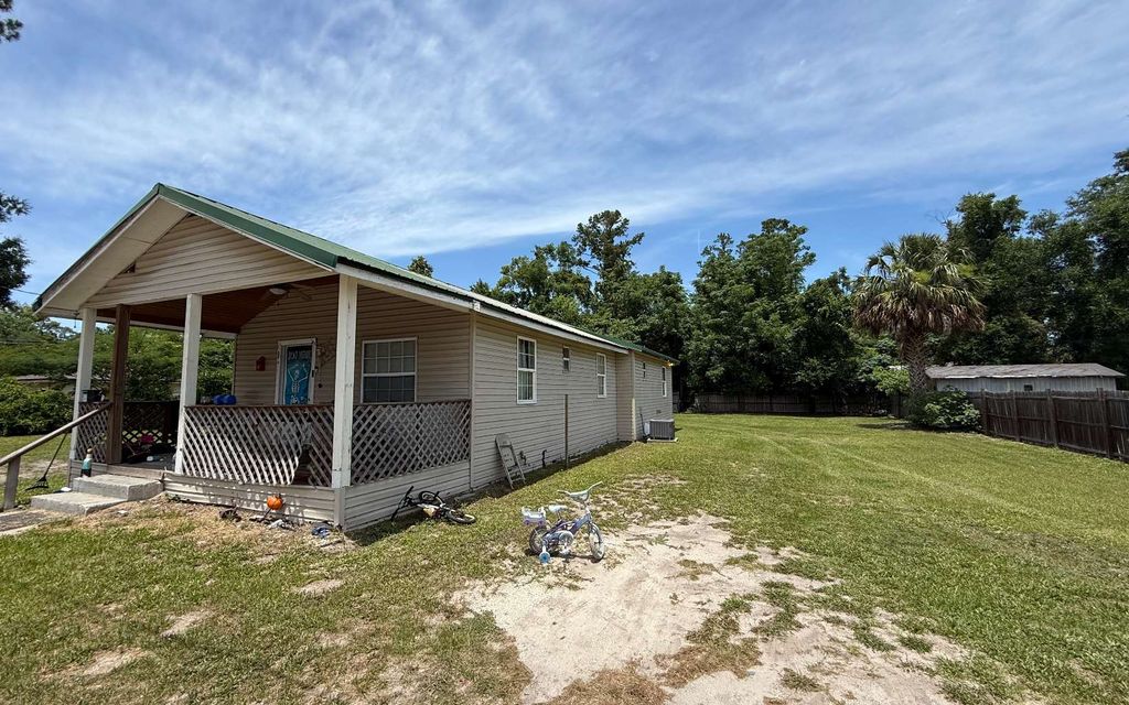 Photo of 849 NE Maple Ln, Lake City, FL 32055 (MLS # 128890)