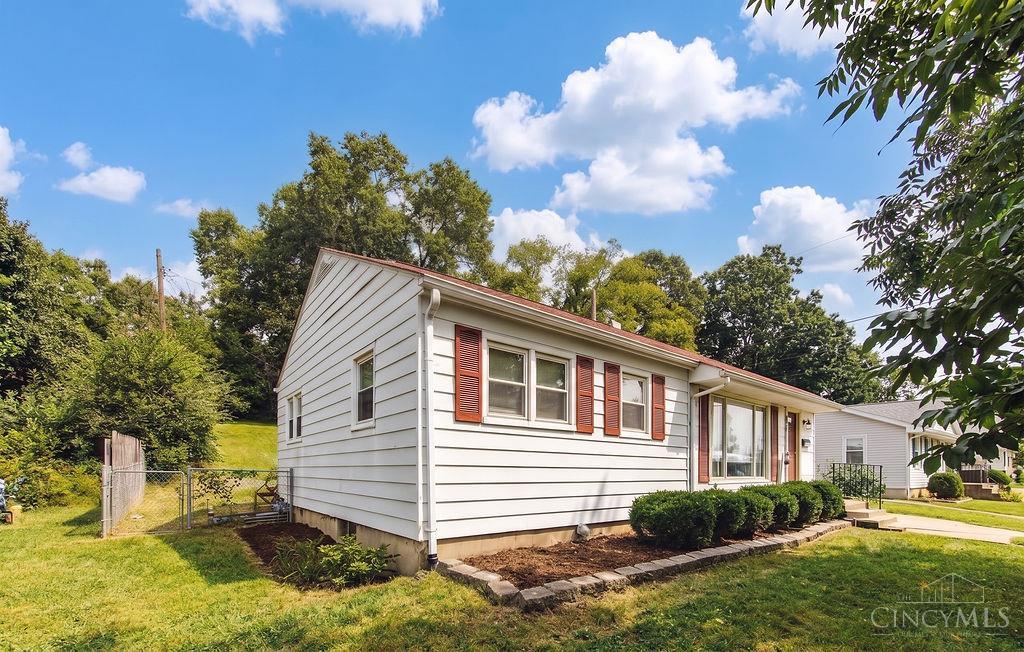 588 Valleyview Drive