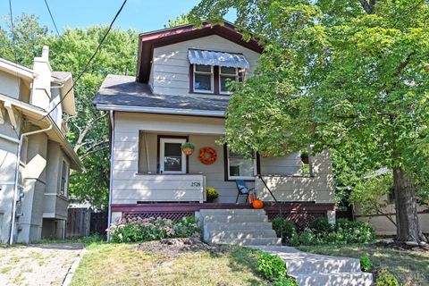 Photo of 2528 Valley View Court, Cincinnati, OH 45219 (MLS # 1855451)