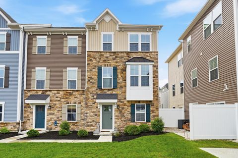 Photo of 9 WENTWORTH LN LN, Deer Park, OH 45236 (MLS # 1877765)