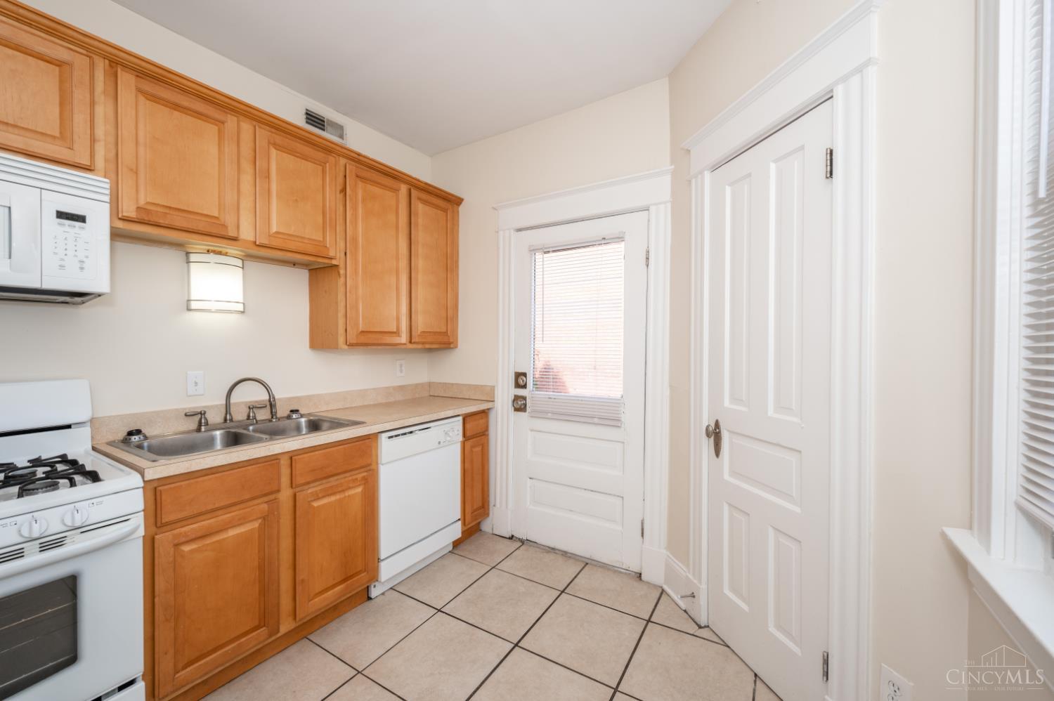 2927 Bellevue Avenue
