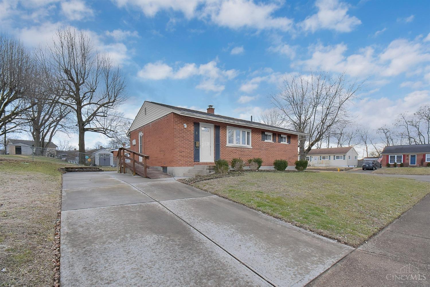 5 Daysprings Drive, Hamilton, Ohio image 3