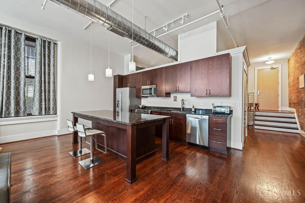 417 Vine Street 302