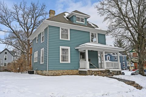 Photo of 6124 Clephane Avenue, Cincinnati, OH 45227 (MLS # 1867742)