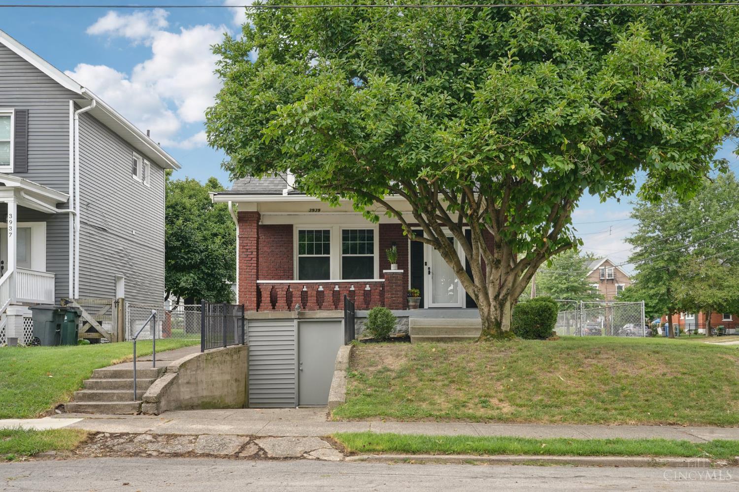 3939 Grove Avenue
