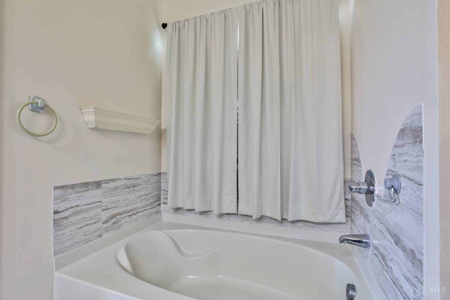 7590 Black Squirrel Trail, Hamilton, Ohio image 24