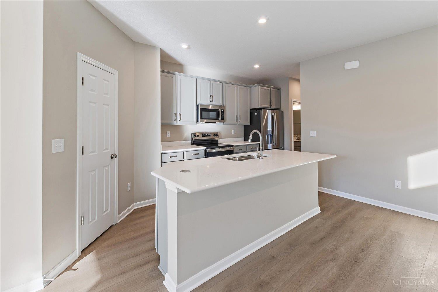 1623 Scenicview Lane