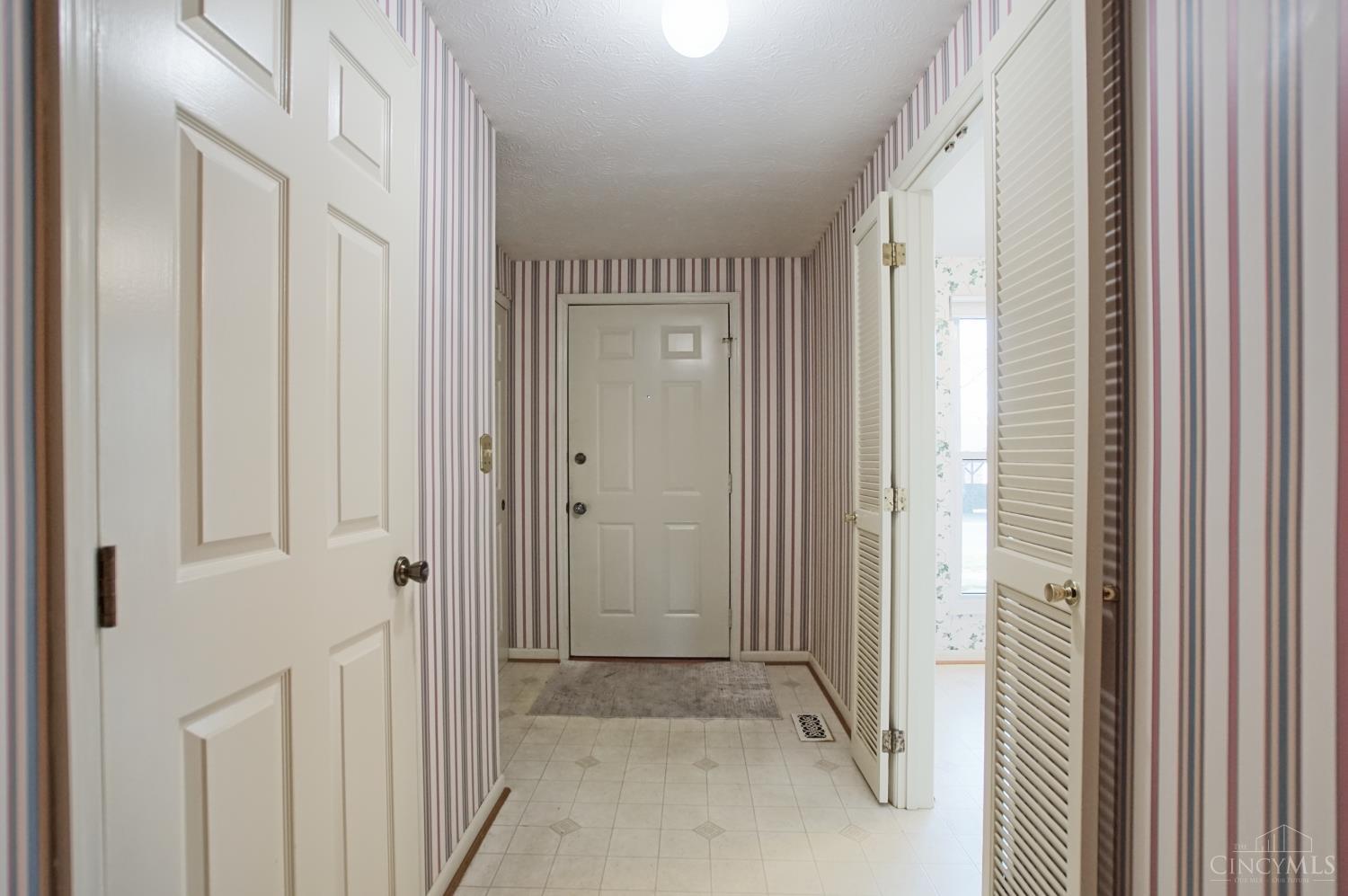 1049 Stratford Court