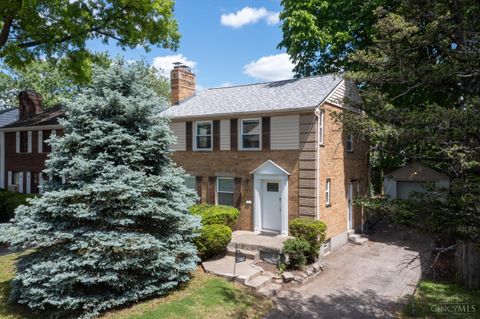 Photo of 7260 Eastlawn Drive, Cincinnati, OH 45237 (MLS # 1876462)