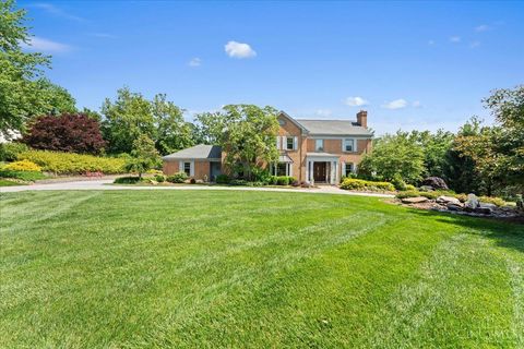 Photo of 436 Heathgate Road, Cincinnati, OH 45255 (MLS # 1886734)