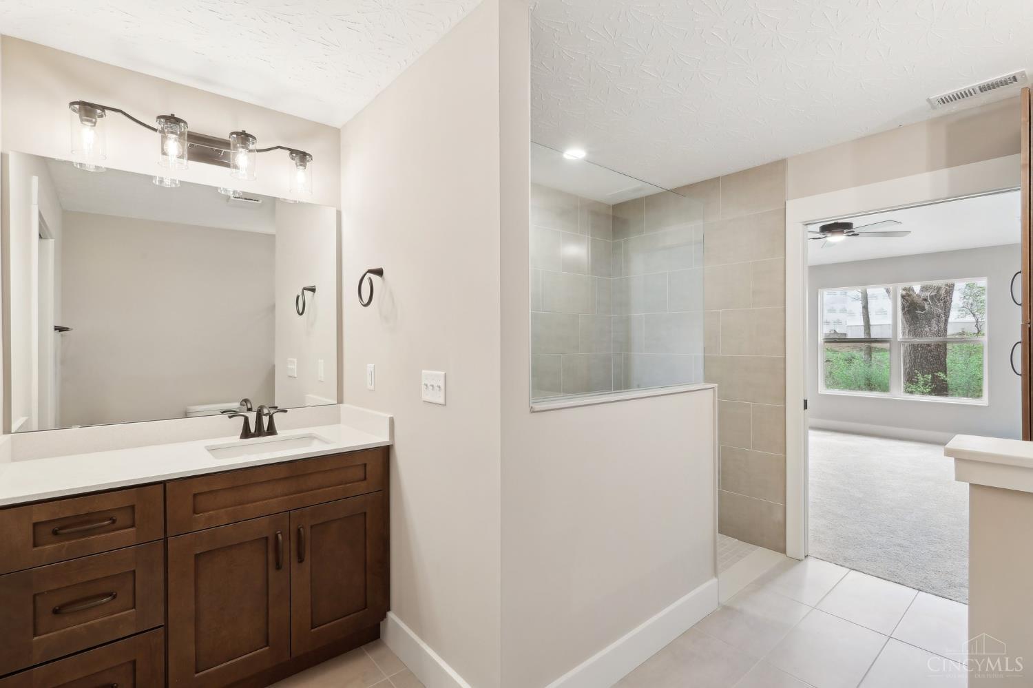 5017 Waterford Lane, Middletown, Ohio image 34