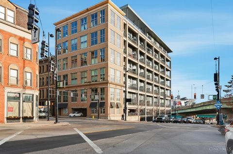 Condo For Rent - 353 W Fourth Street<br/> Cincinnati, OH 45202