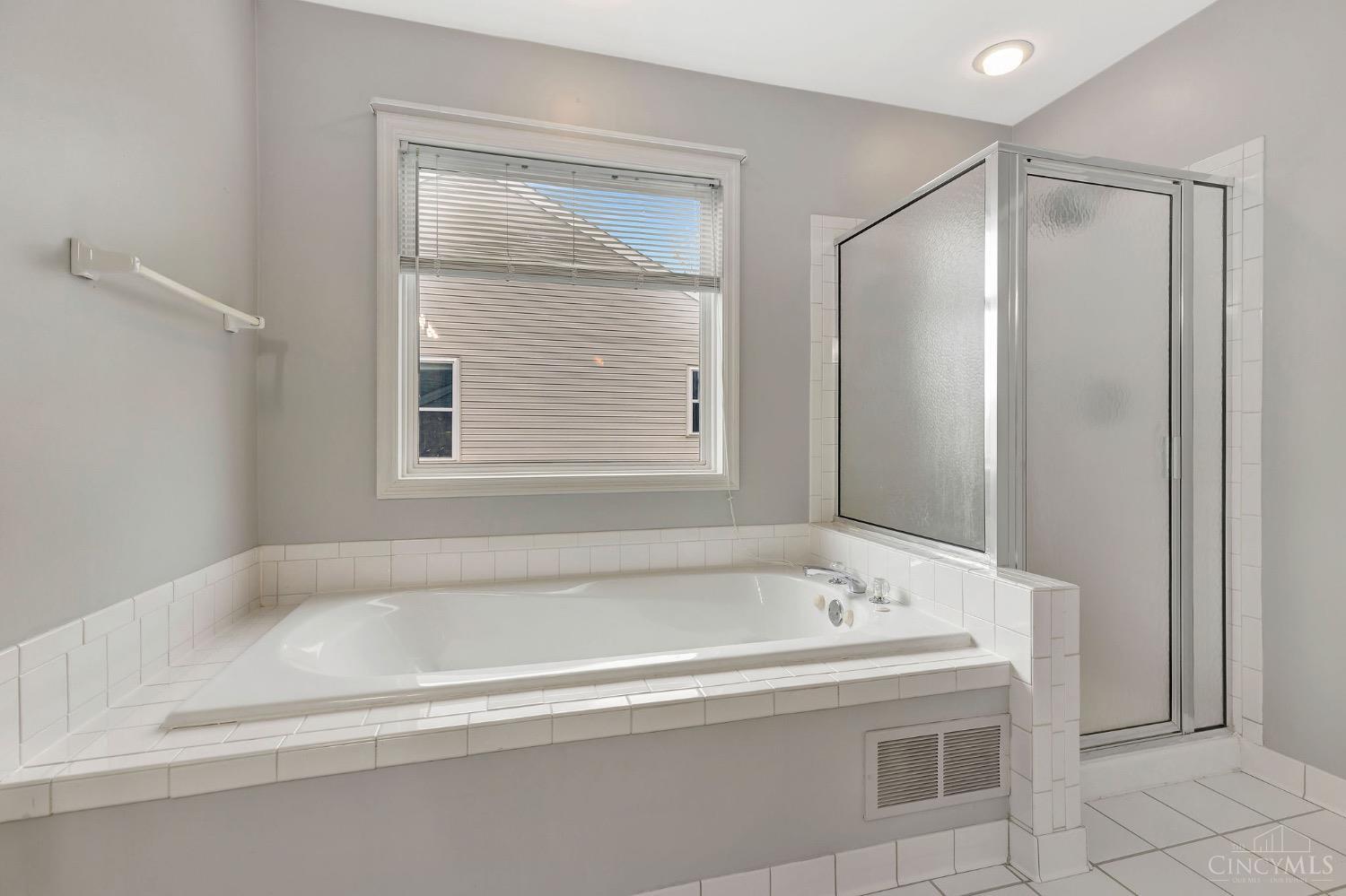7692 West Lake Drive, West Chester, Ohio image 18