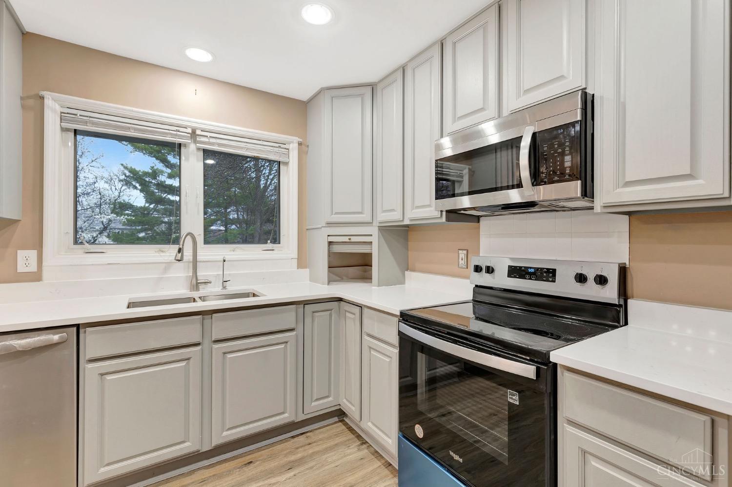 7692 West Lake Drive, West Chester, Ohio image 12