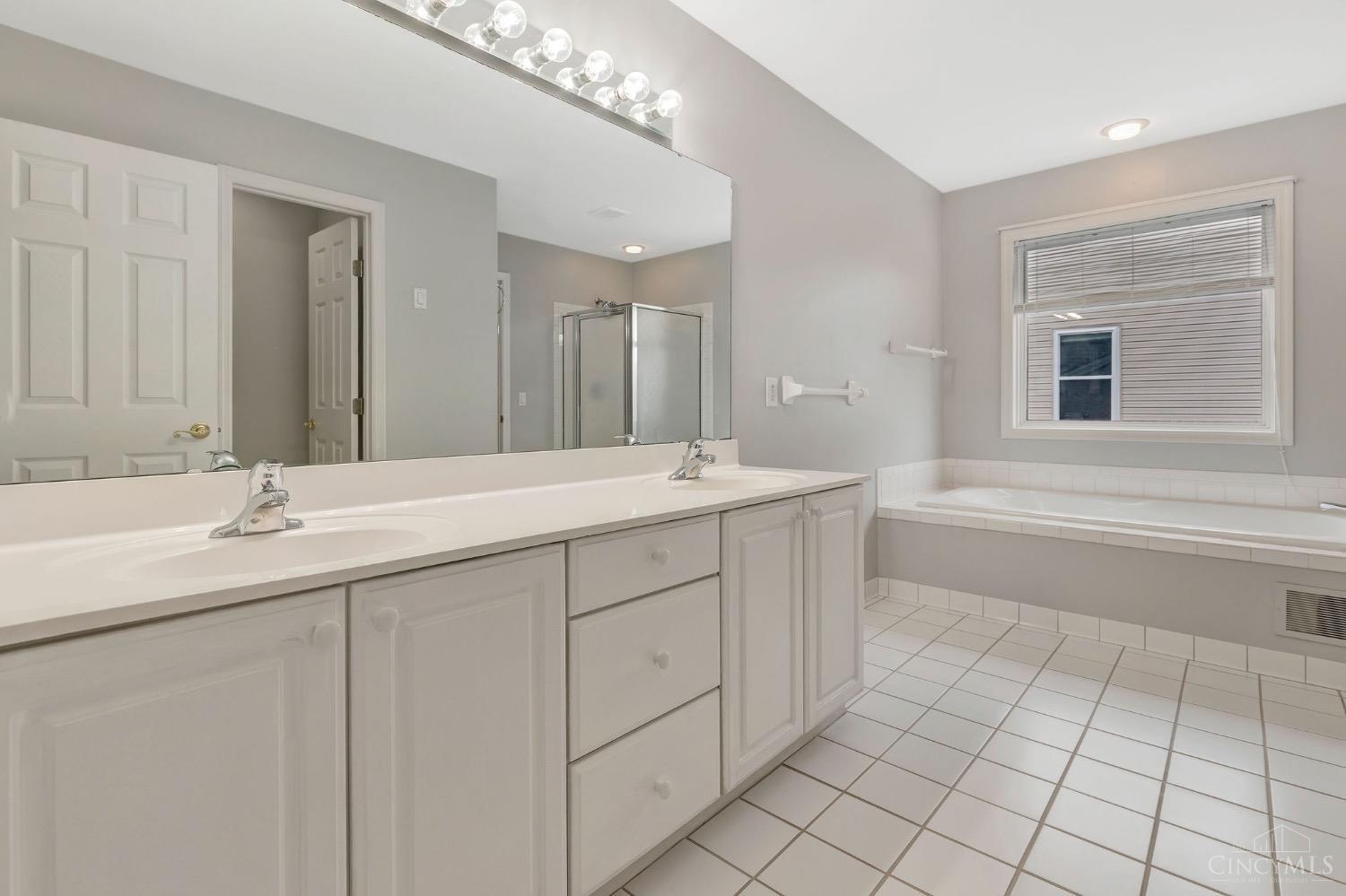 7692 West Lake Drive, West Chester, Ohio image 17