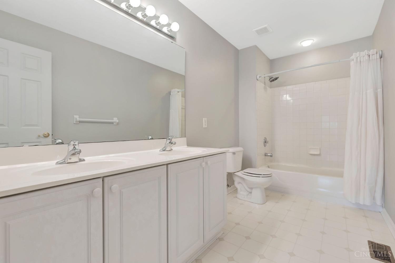 7692 West Lake Drive, West Chester, Ohio image 26