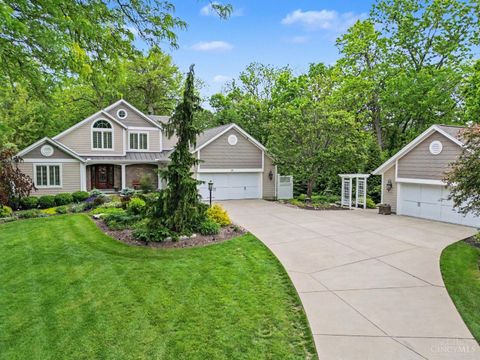 Photo of 14 Hetherington Court, Glendale, OH 45246 (MLS # 1878465)
