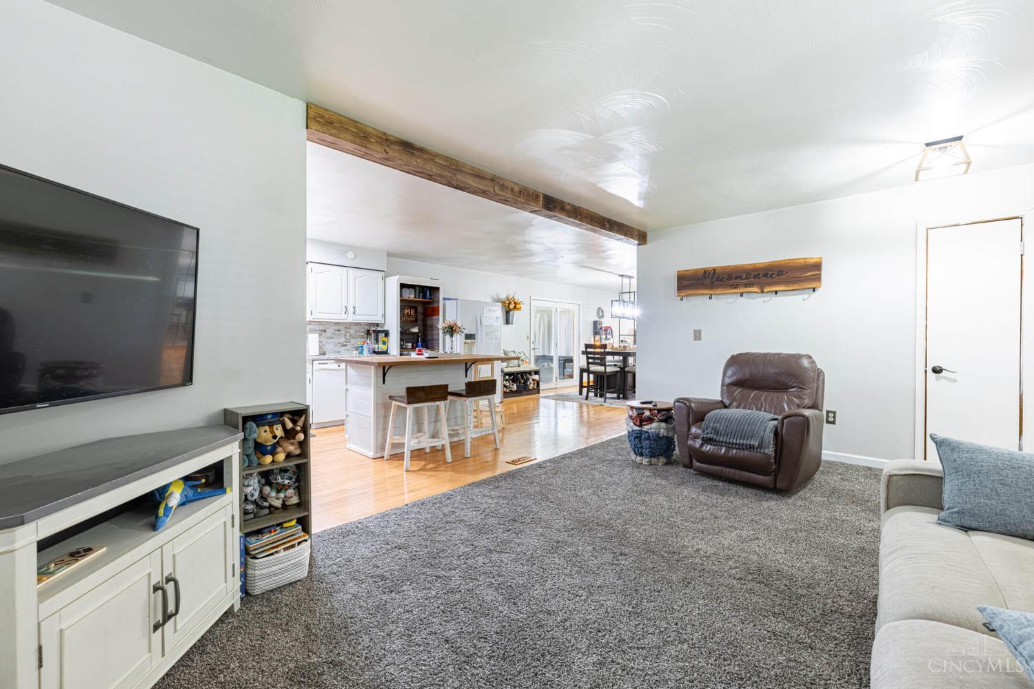 8588 Twincreek Drive, Franklin, Ohio image 4