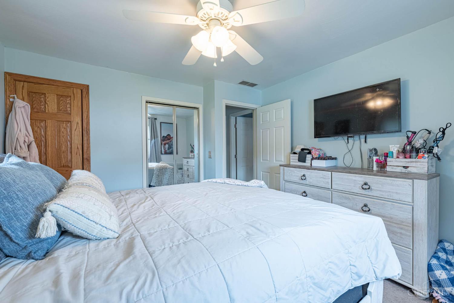 8588 Twincreek Drive, Franklin, Ohio image 16