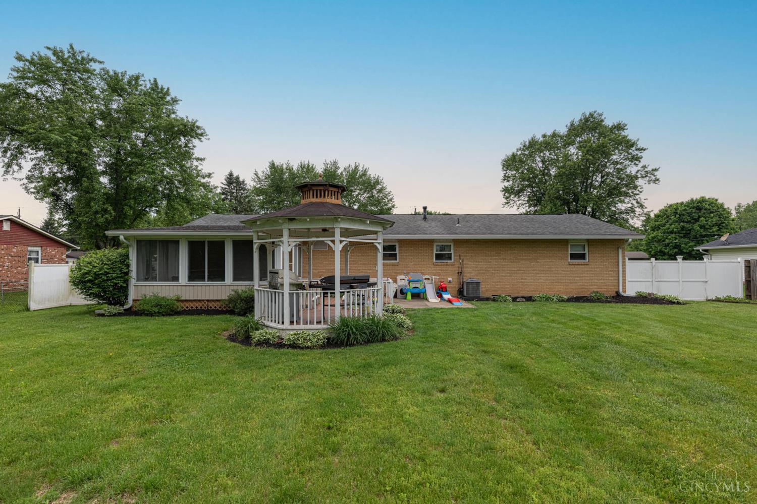 8588 Twincreek Drive, Franklin, Ohio image 28