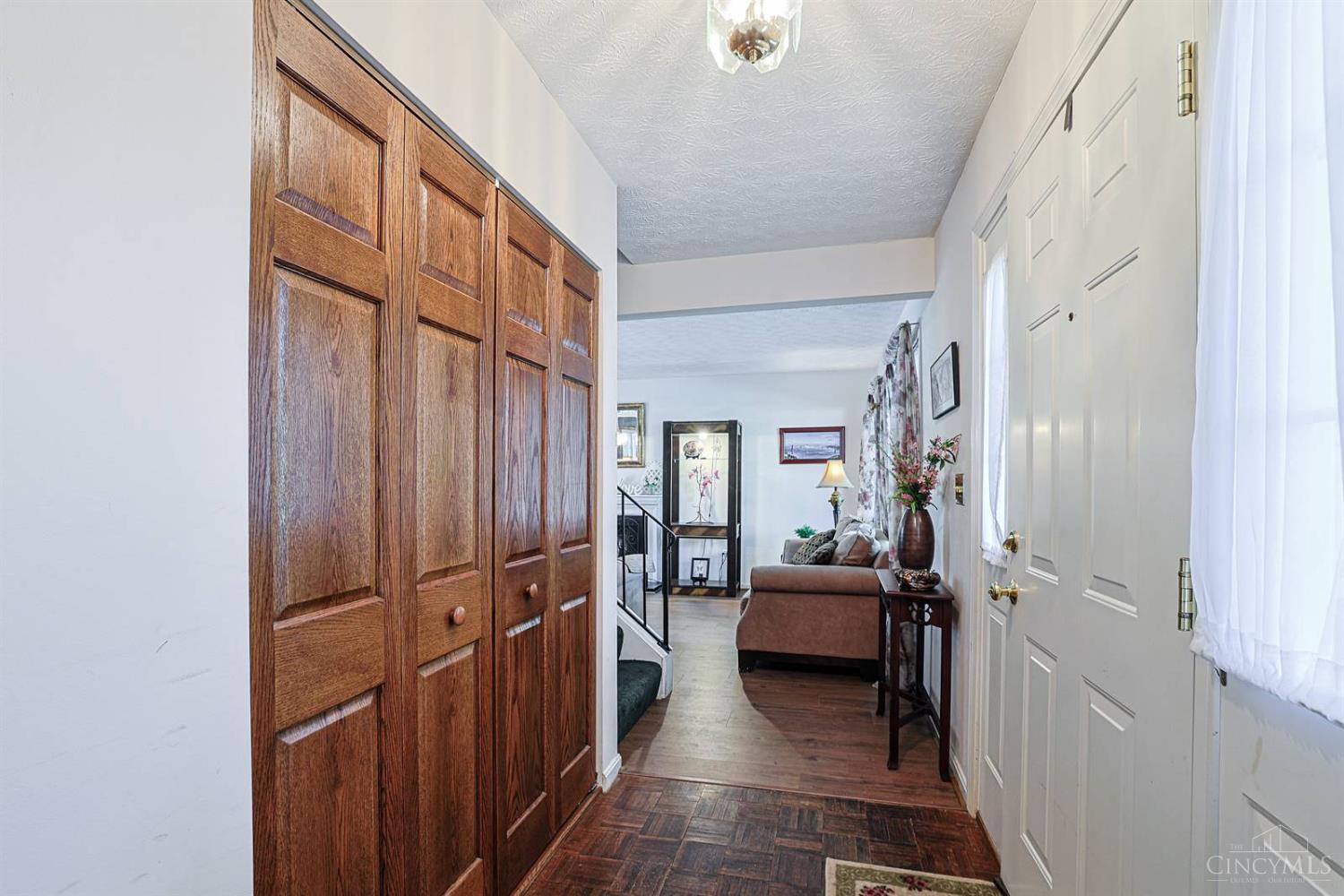 16 N Applewood Court