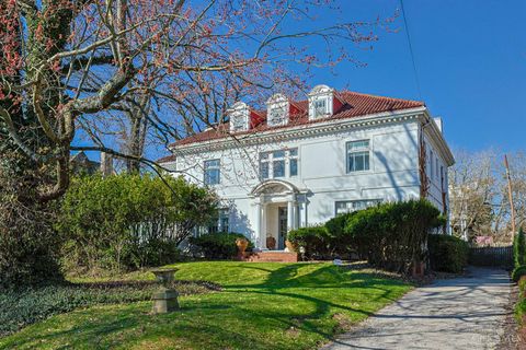 Photo of 2717 Johnstone Place, Cincinnati, OH 45206 (MLS # 1871073)