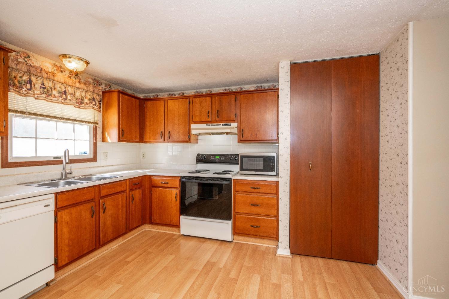 39 Kensington Drive, Hamilton, Ohio image 4