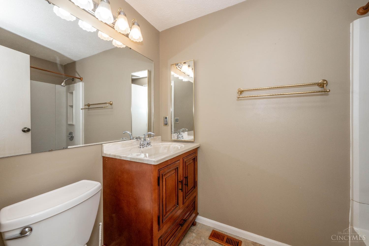 39 Kensington Drive, Hamilton, Ohio image 14