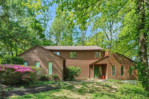 Photo of 777 Cedar Point Drive, Anderson Township, OH 45230 (MLS # 1875651)