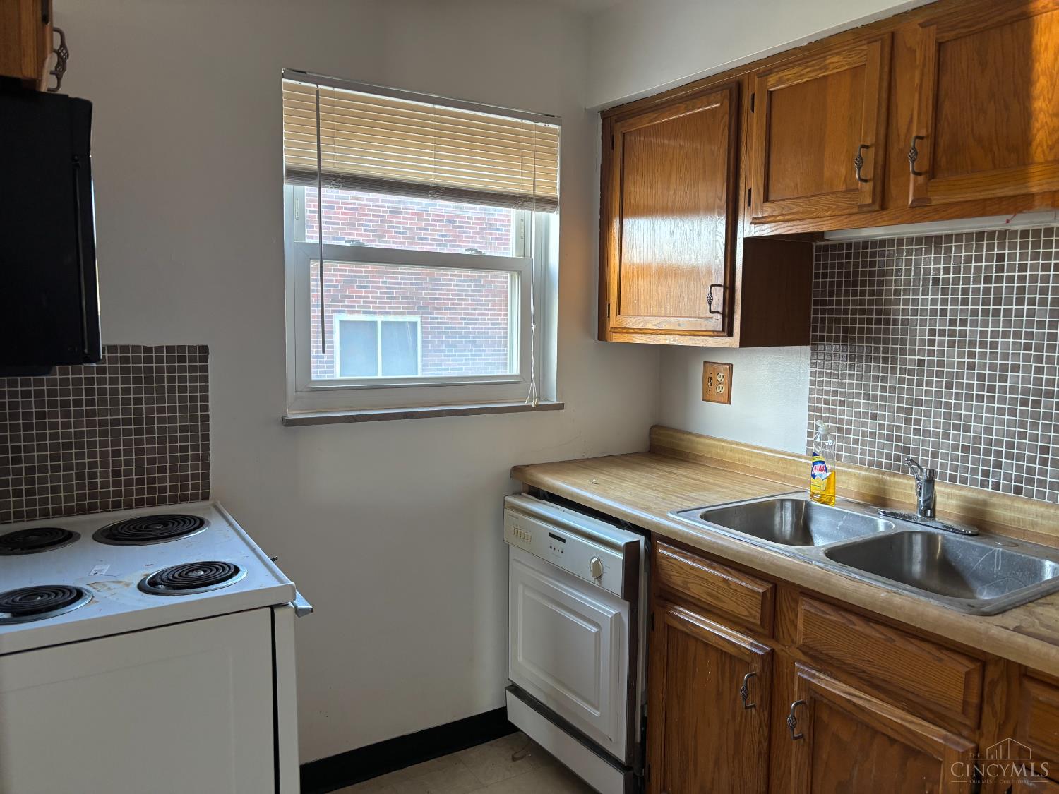 64 Brookwood Avenue 10