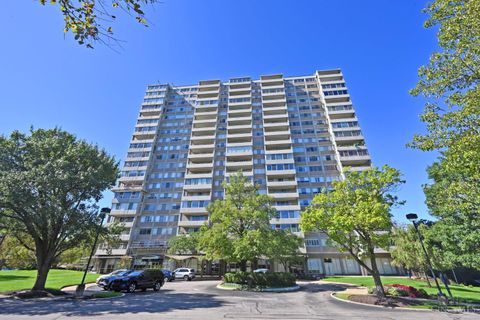 Photo of 2324 Madison Road #703, Cincinnati, OH 45208 (MLS # 1879154)