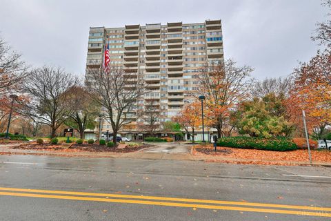 Photo of 2324 Madison Road #510, Cincinnati, OH 45208 (MLS # 1857953)