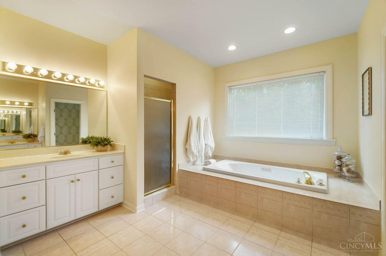 8630 Hetheridge Lane, Montgomery, Ohio image 36