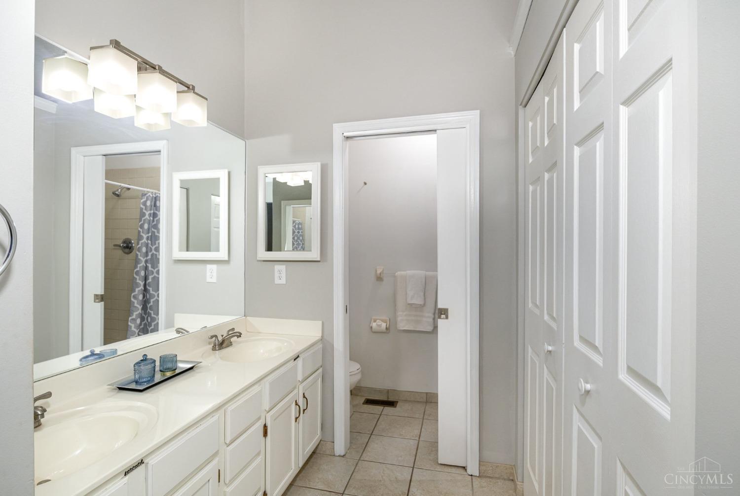 5469 Hanover Circle, Cincinnati, Ohio image 17
