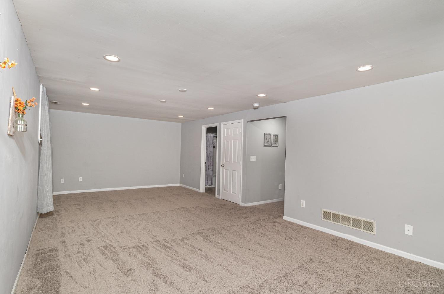 5469 Hanover Circle, Cincinnati, Ohio image 25